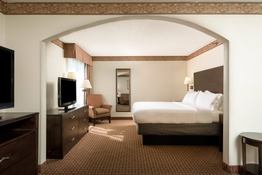 Holiday Inn Express & Suites Wilson-Downtown by IHG