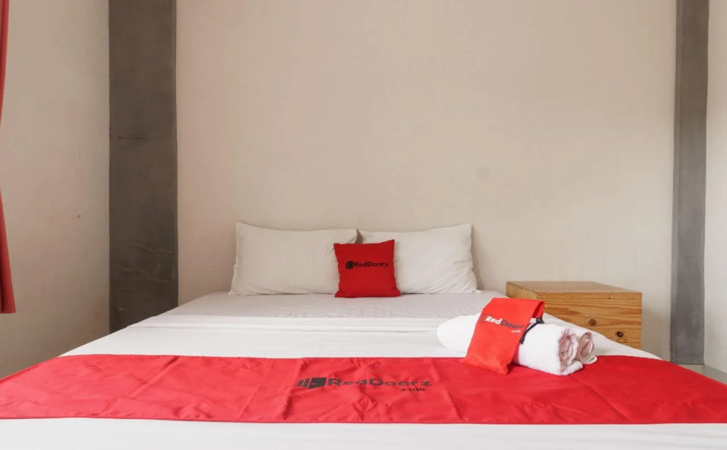RedDoorz Plus @ Megamendung Puncak Bogor 2