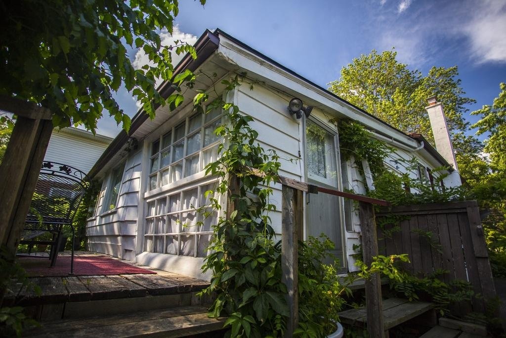 Niagara On The Lake Historic Rental Cottage
