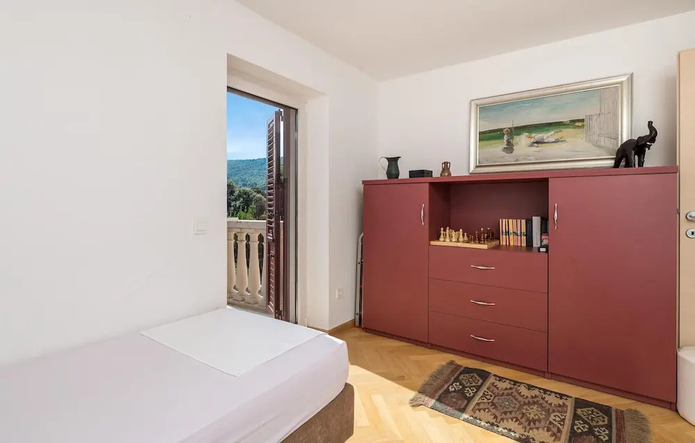 Beautiful Apartment in Veli Losinj With 2 Bedrooms and Wifi