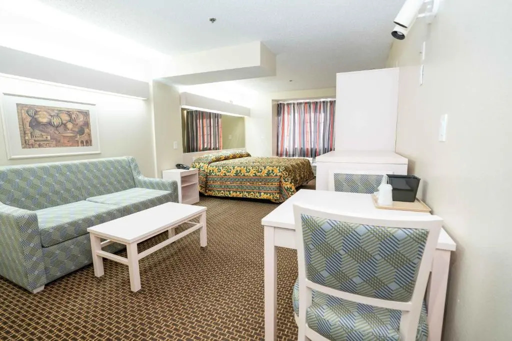 Red Roof Inn & Suites Euless - DFW Airport Southwest