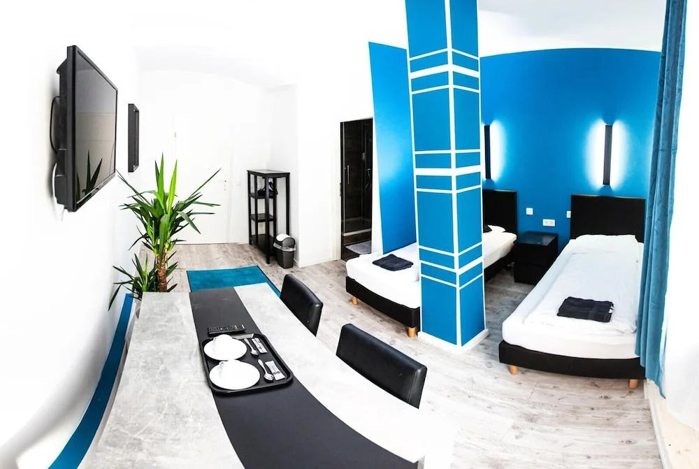 Huxx Rooms