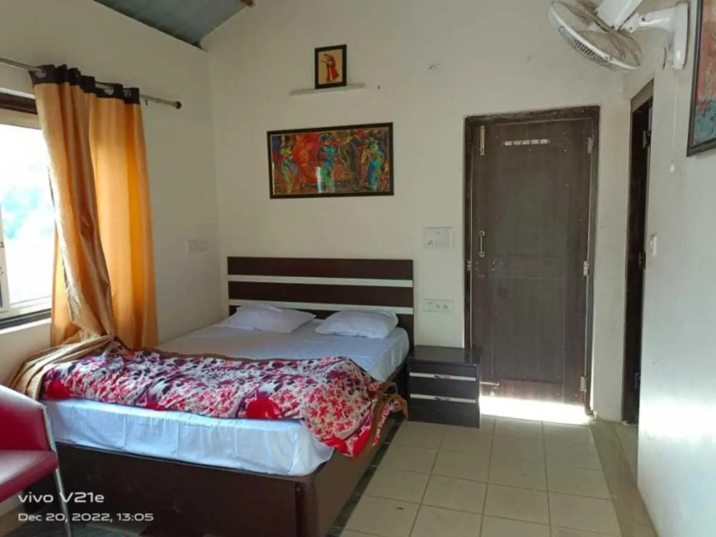 POP HOME 80621H Riddhi Resort & Home Stay