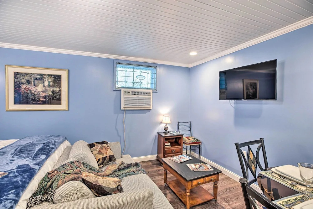 Updated Williamstown Apartment With Kitchen!