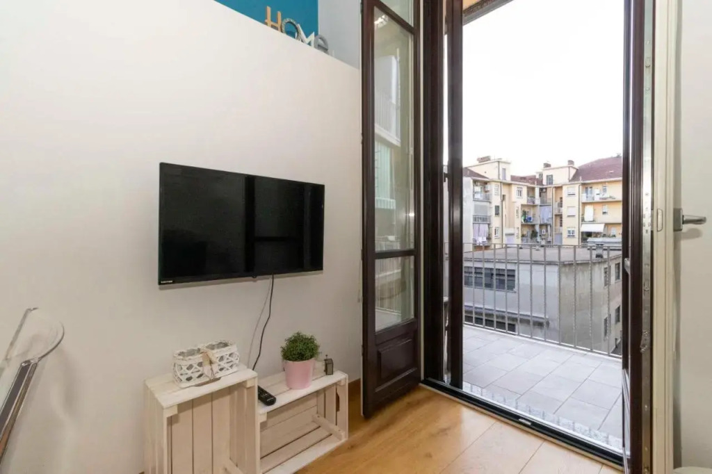 BOOK NOW! Apt x4 a few steps from Valentino's Park