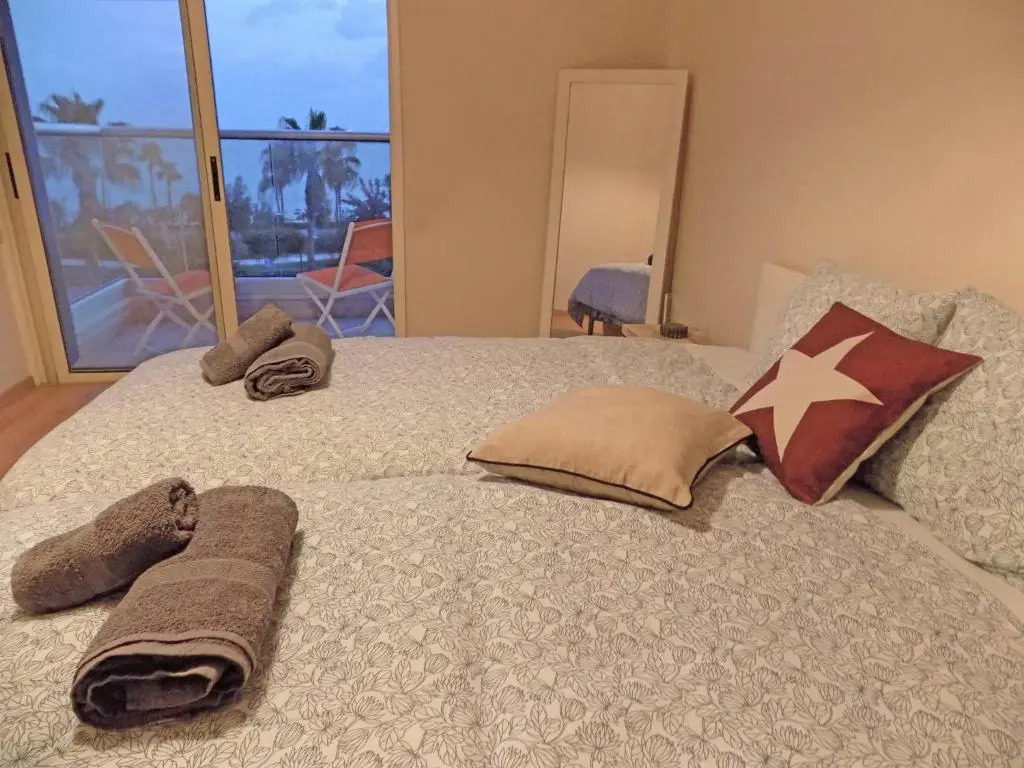 3b Seafront Retro apt - Olympic beach