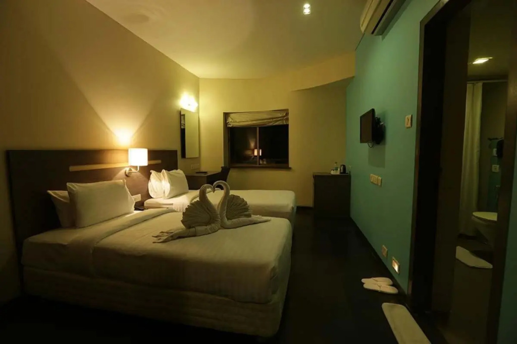 Golden Amoon Resort