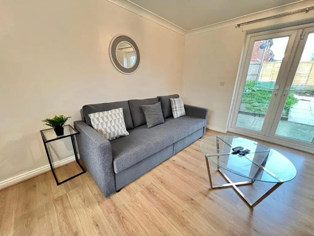 Spacious 3-Bedroom house with 5 beds and sofa-bed