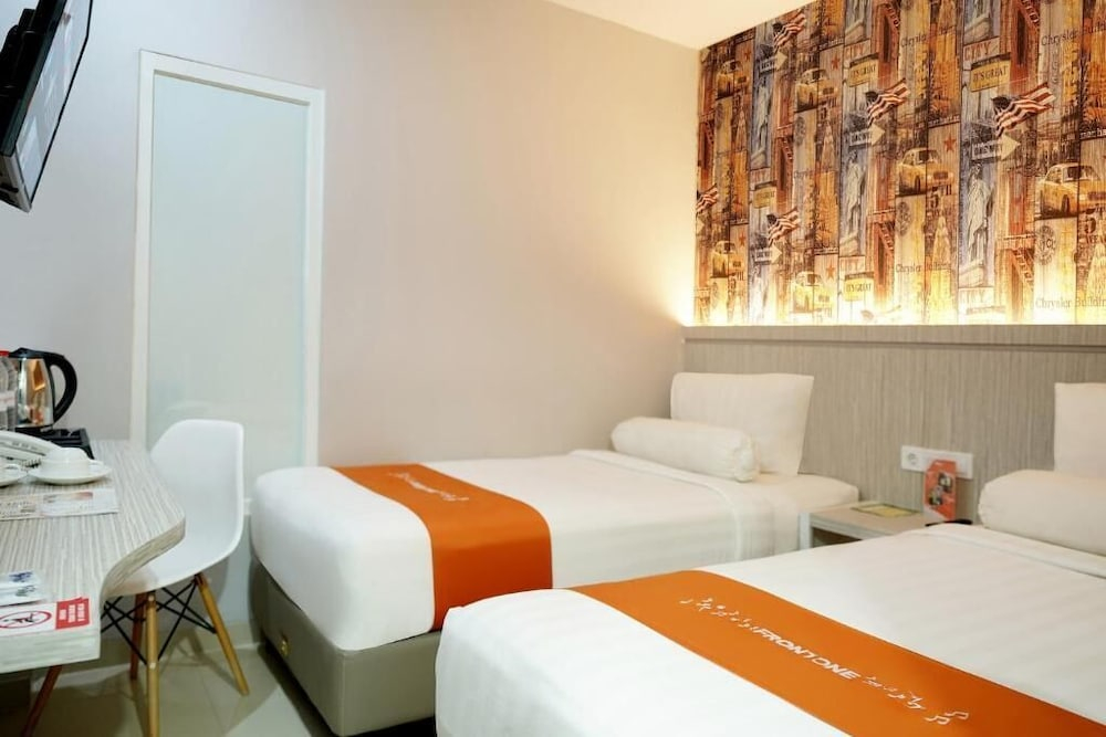 Front One Hotel Sragen