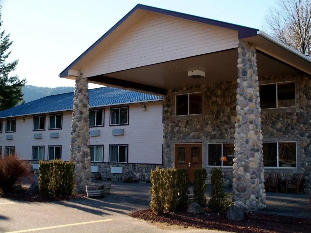 Crest Trail Lodge
