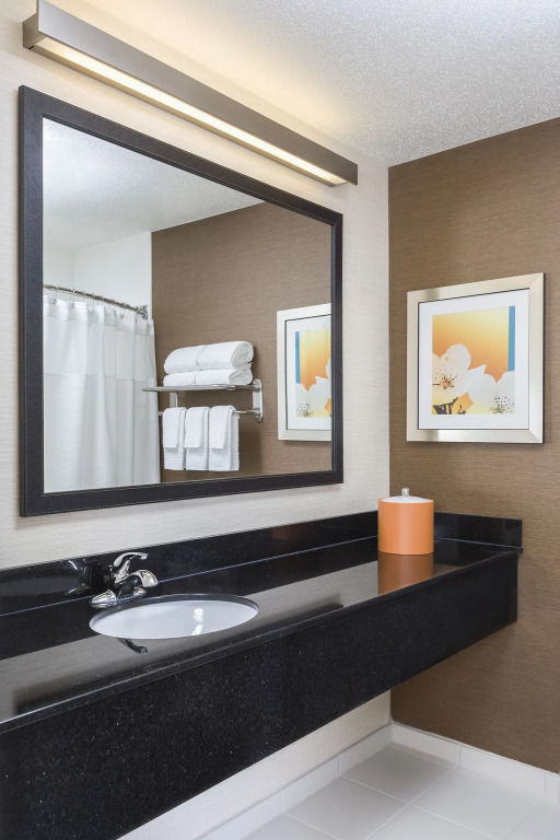Fairfield by Marriott Inn & Suites Grand Rapids Airport