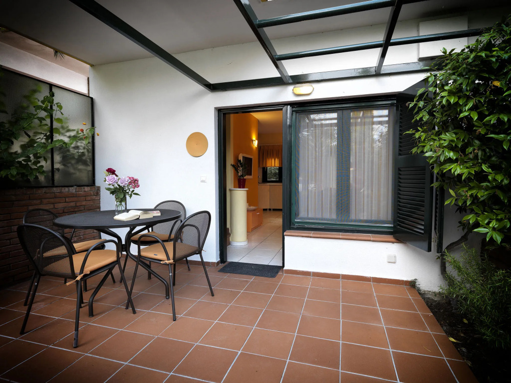 Elia Apartments