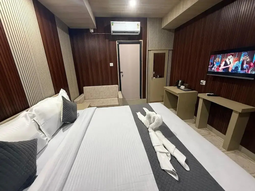 Hotel Alohi Grand