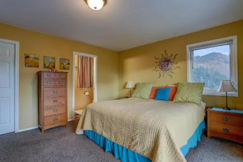 Northern Lts-Mt Vw-Ac-3br/2.5b