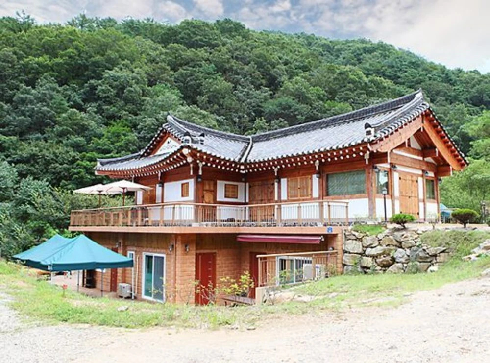 Hongcheon Giwajip View Pension