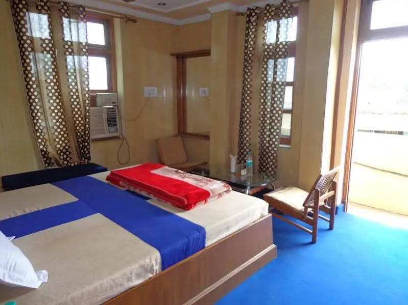 Neelam Hotel