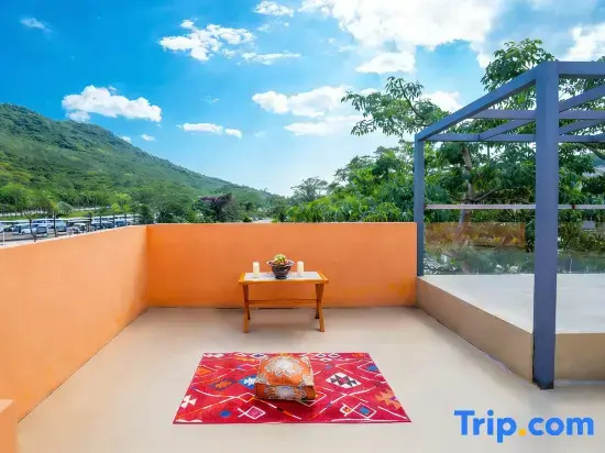 Nanxiang Shushan Homestay (Sanya Nanshan Temple Nanshan North Station Branch)