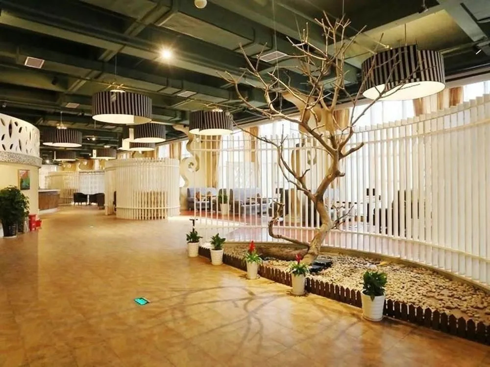Zhonghe World Trade Hotel