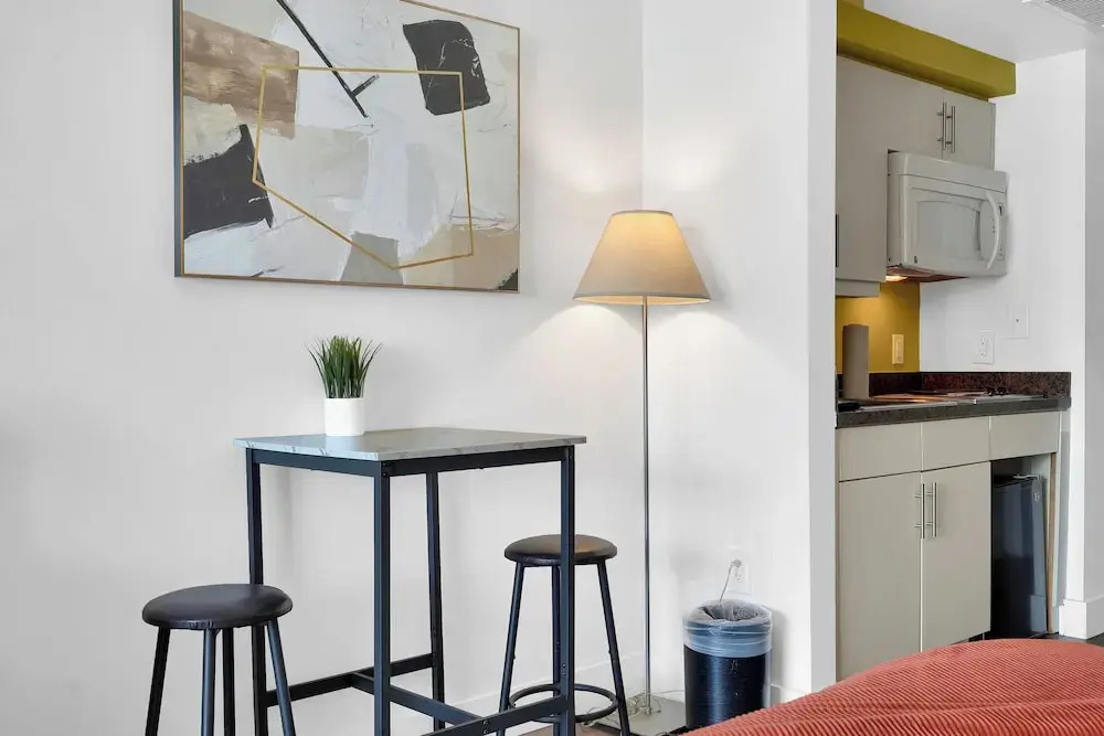 Stunning 12th Floor Studio in the Grove