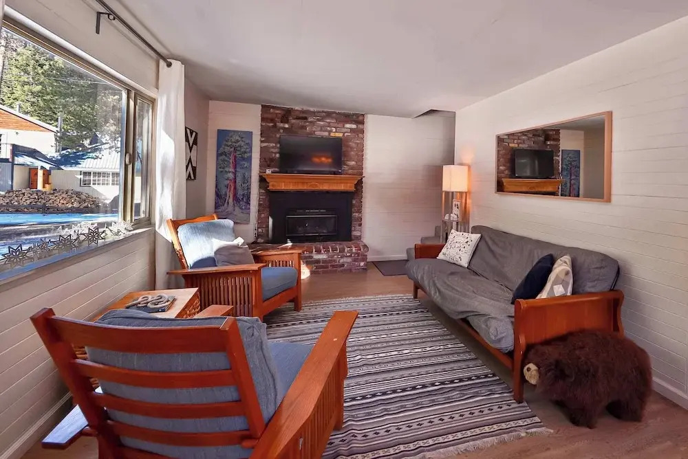 Charming Cherokee Cabin Secluded Stay for 6 Just 10 Minutes to Tahoe!