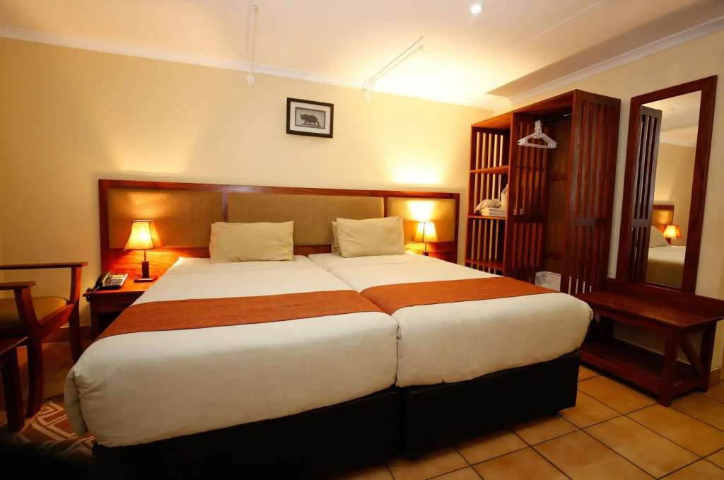 Mokoro Lodge
