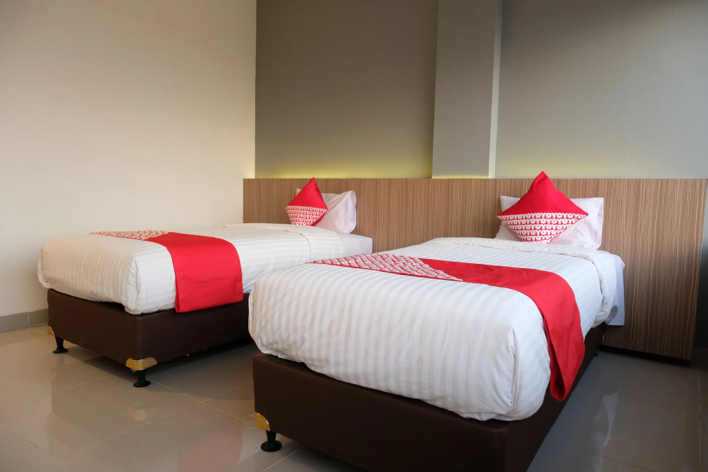 Purple Hotel by OYO Rooms