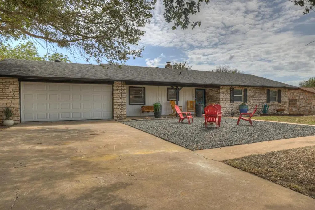 Eclectic Fun Haus With Hot Tub - 3 Min Drive to Main