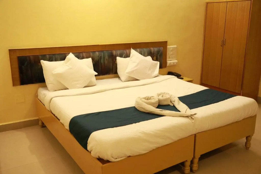 Sravanthy Inn