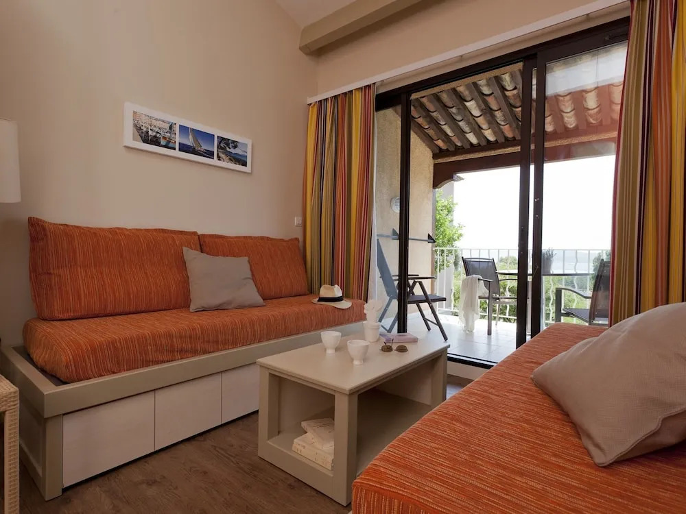 Provençal Apartment Near the Beautiful bay of Saint-tropez