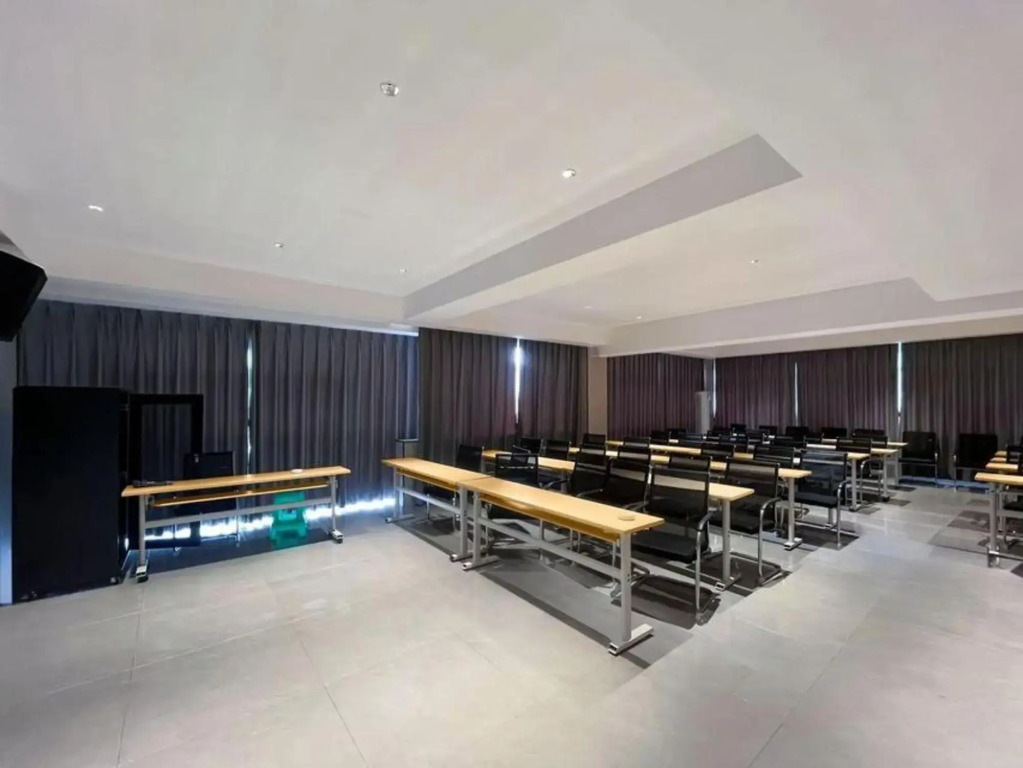 Manzhou International Hotel (Fushun Avenue)