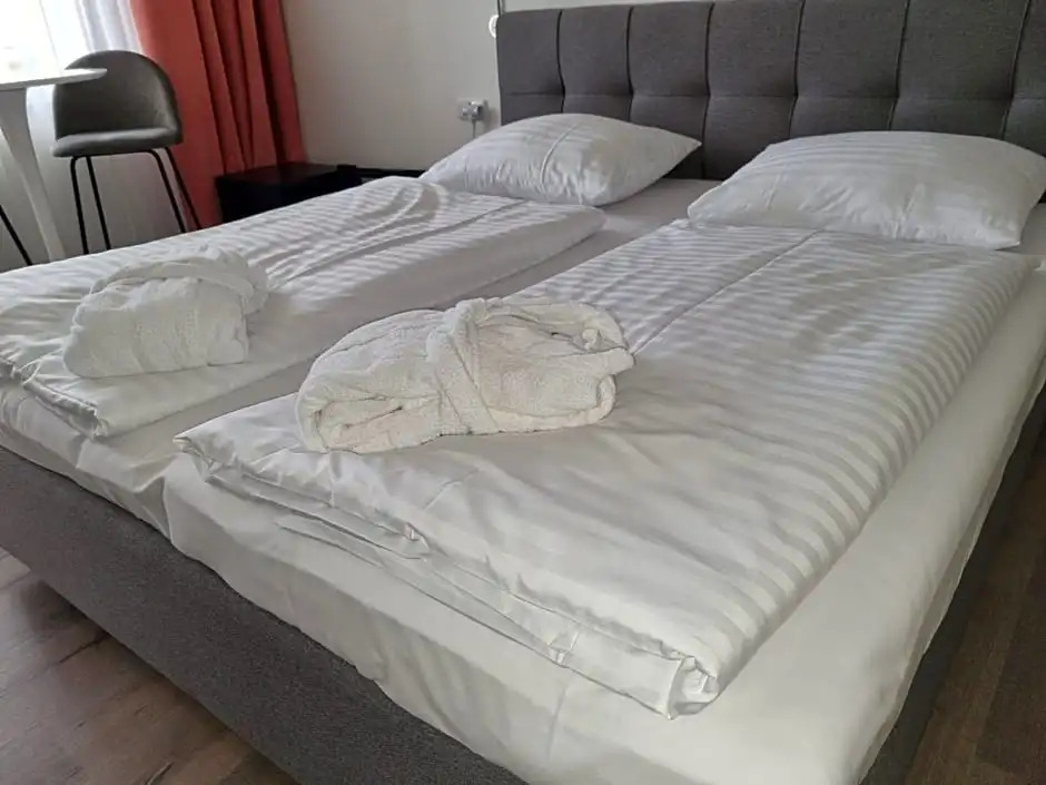 Ubytování Hanka v pokoji s bakónem C408