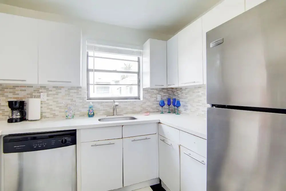 Collins 2 Bedroom with Free Parking by Deco 305