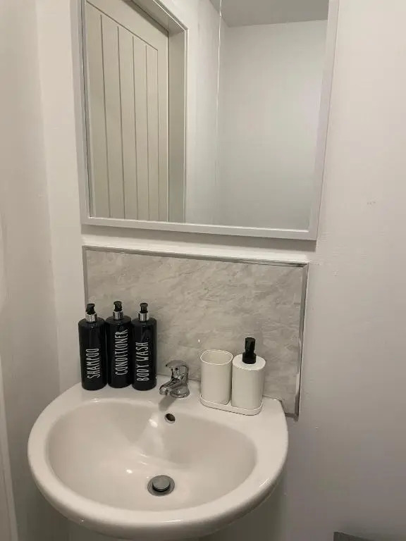 Lovely 1 bedroom studio apartment - Merthyr Tydfil