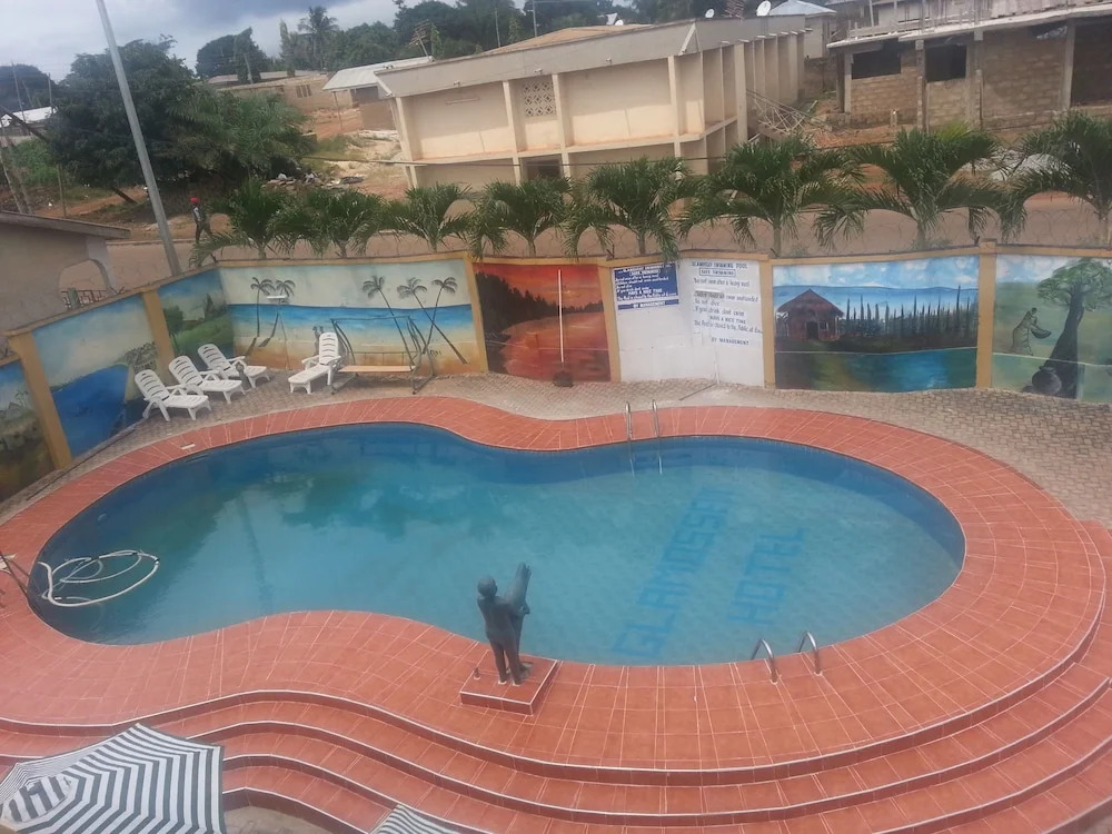 Glamossay Hotel