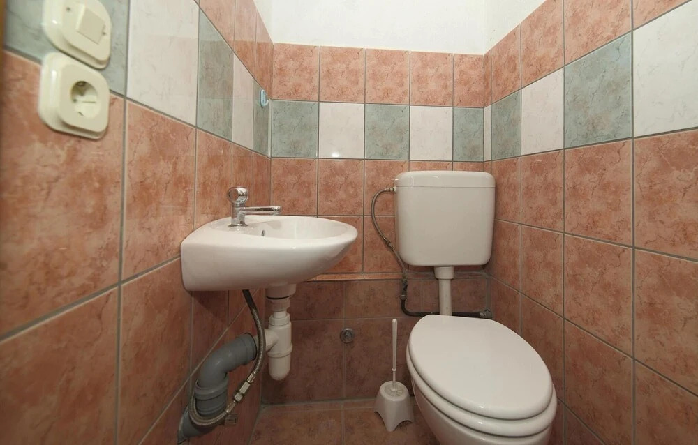 Nice Home in Okrug Gornji With Wifi and 2 Bedrooms