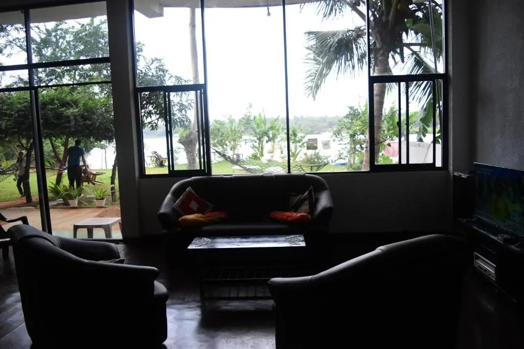 Lake Wave Hotel
