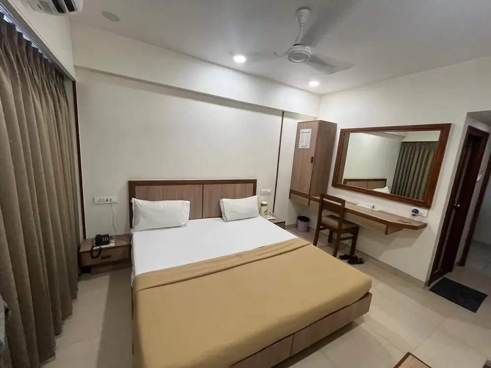 Hotel Golden Plaza surat
