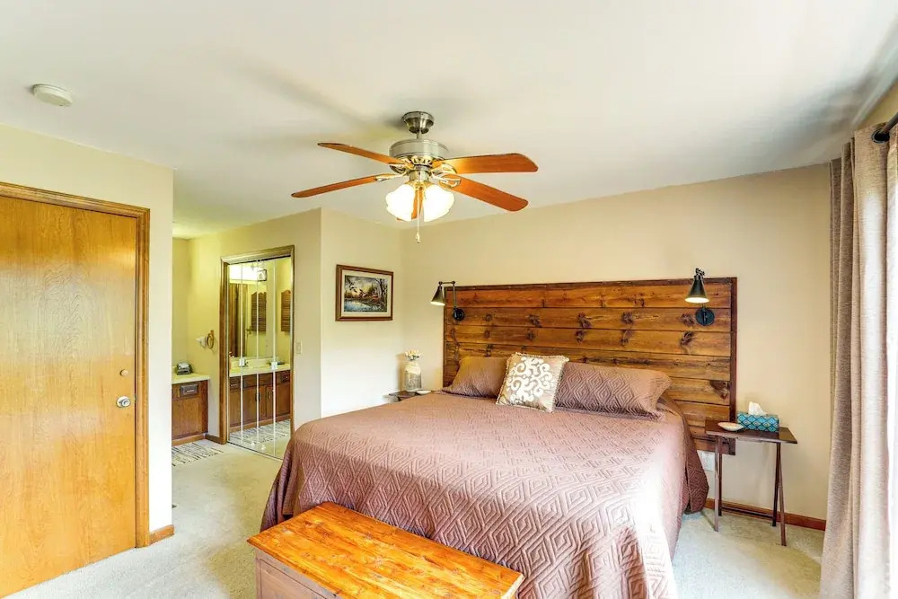 Maggie Valley Mountain Escape w/ Fireplace & Deck!