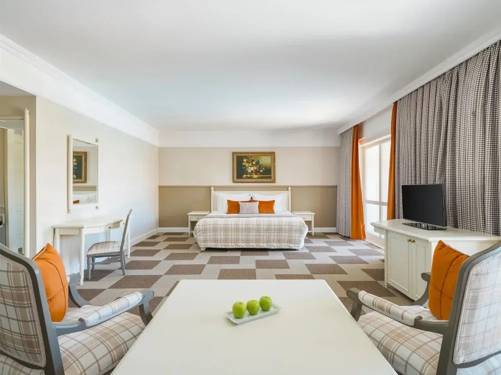 WOW Hotels
