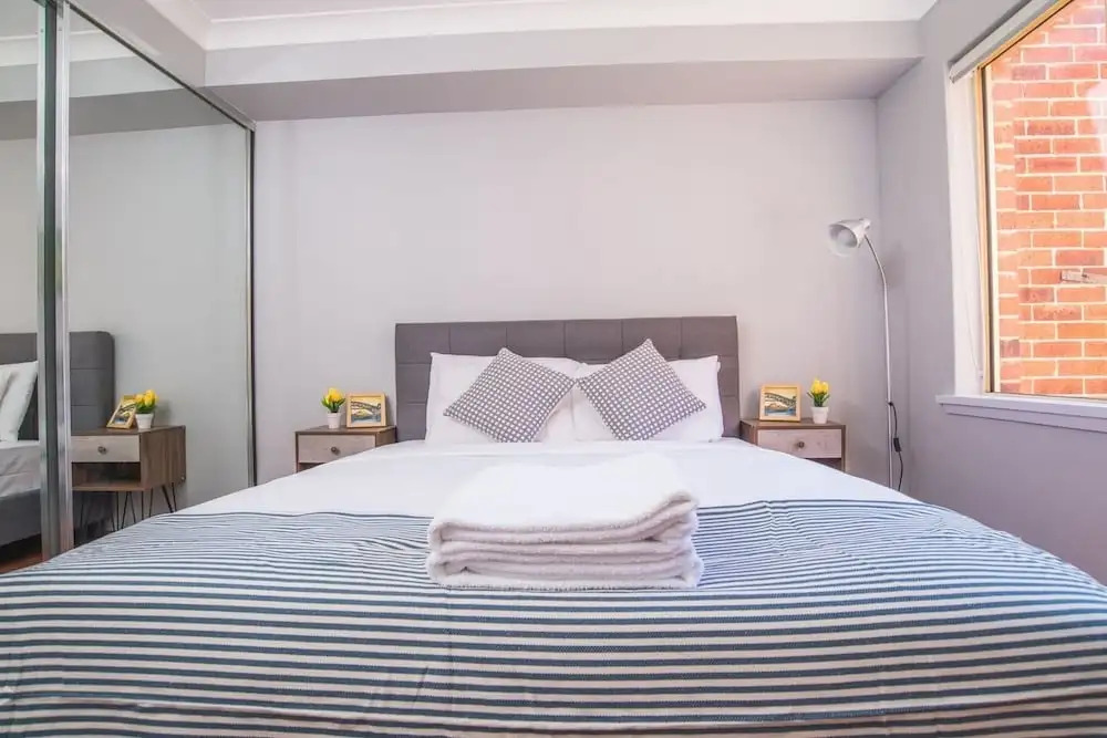 Rustic Hardwood 2 Bedroom Apartment in Randwick