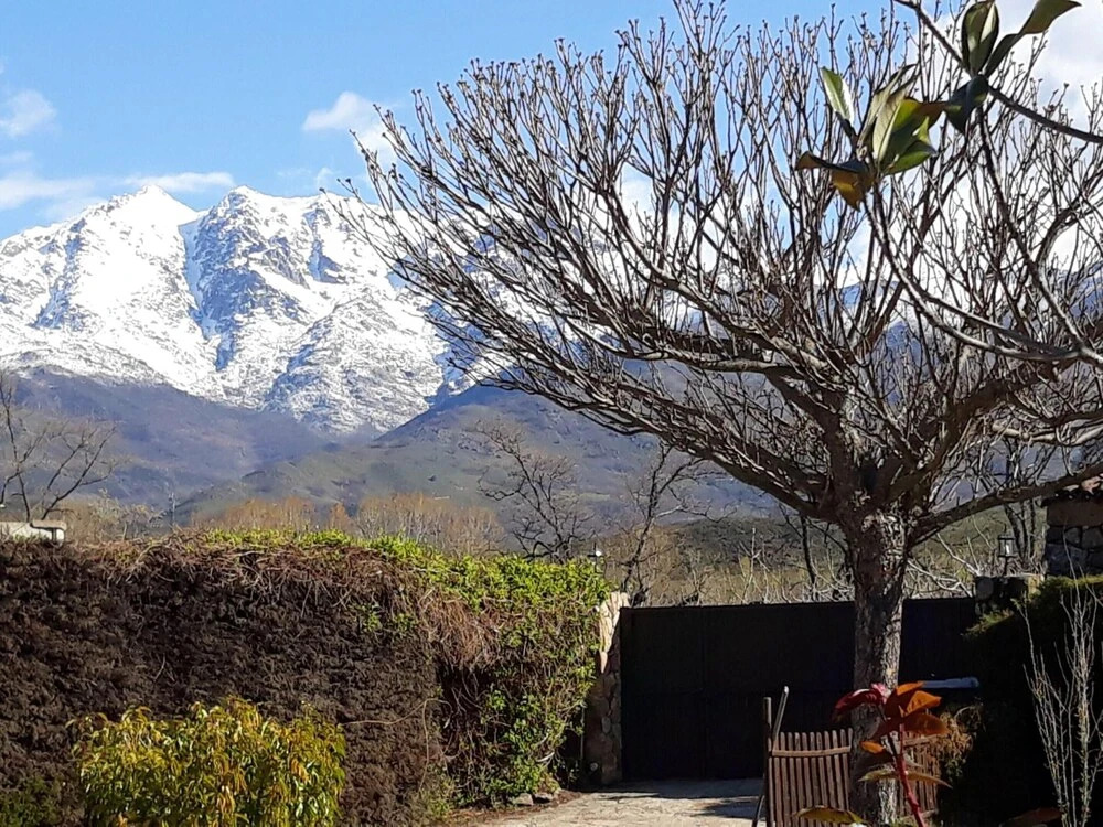 House With 3 Bedrooms in Candeleda, With Wonderful Mountain View and Enclosed Garden