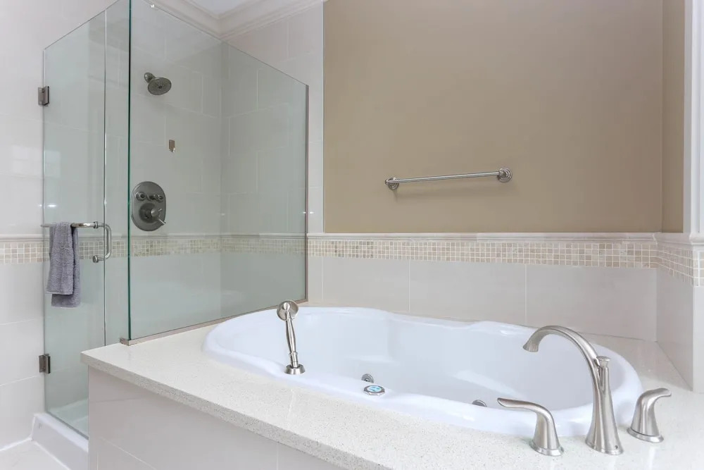 Grand 4 Bedroom Vacation House near Vancouver Downtown