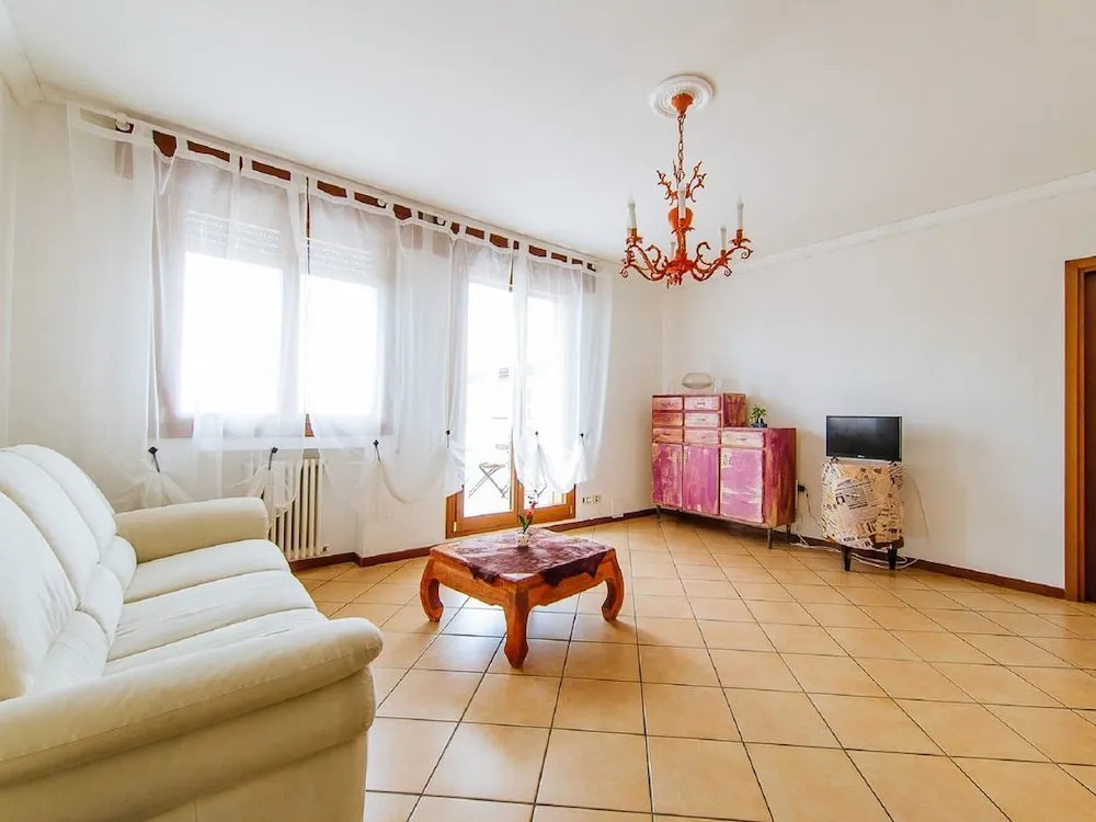Romy charmy flat