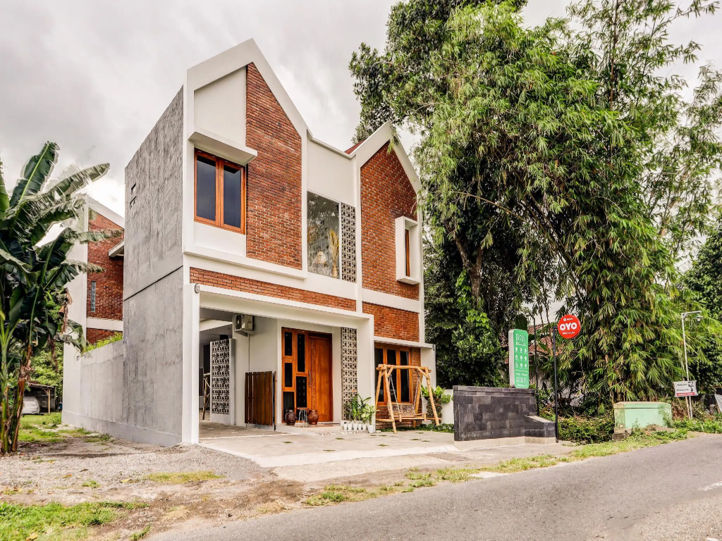 OYO 90099 Twin House