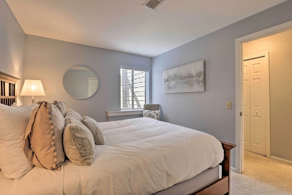 Ski, Shred & Tube: Mtn-view Condo in Silverthrone!