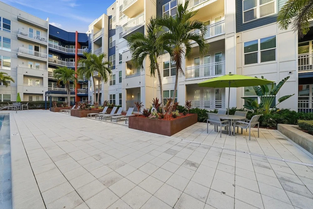 Modern 2BR w Pool Pet-friendly Unit 18