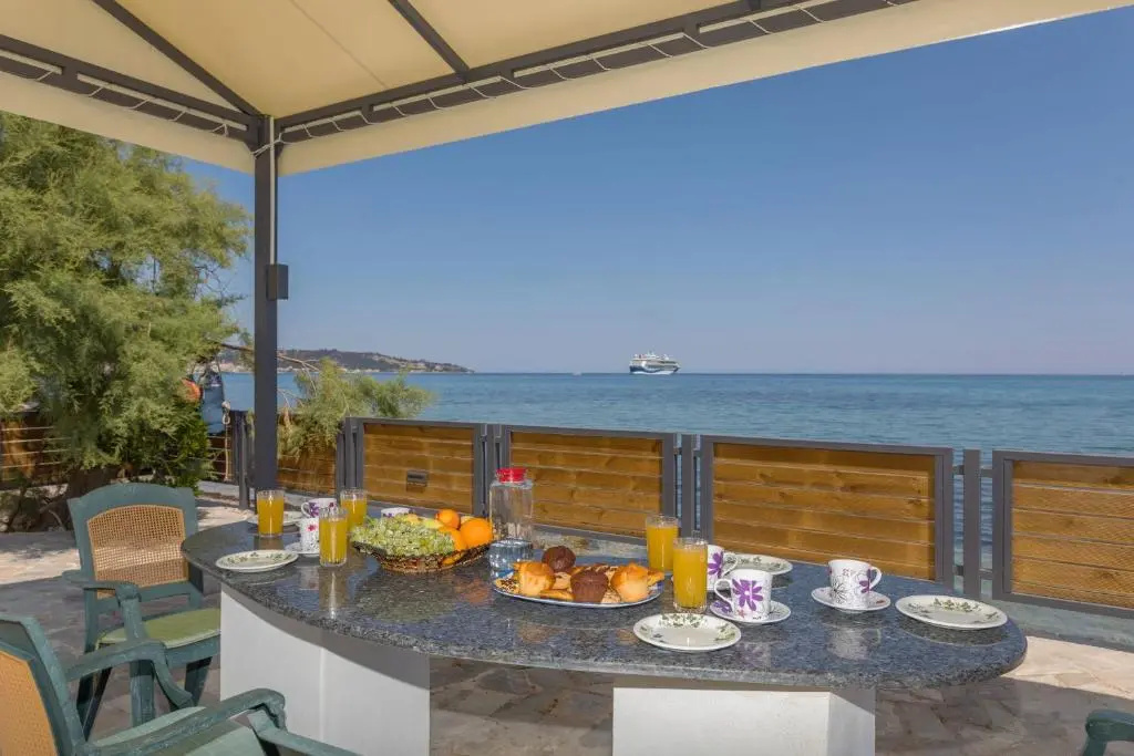 Venetico Beachfront Apartments & Suites - Sea View Suite