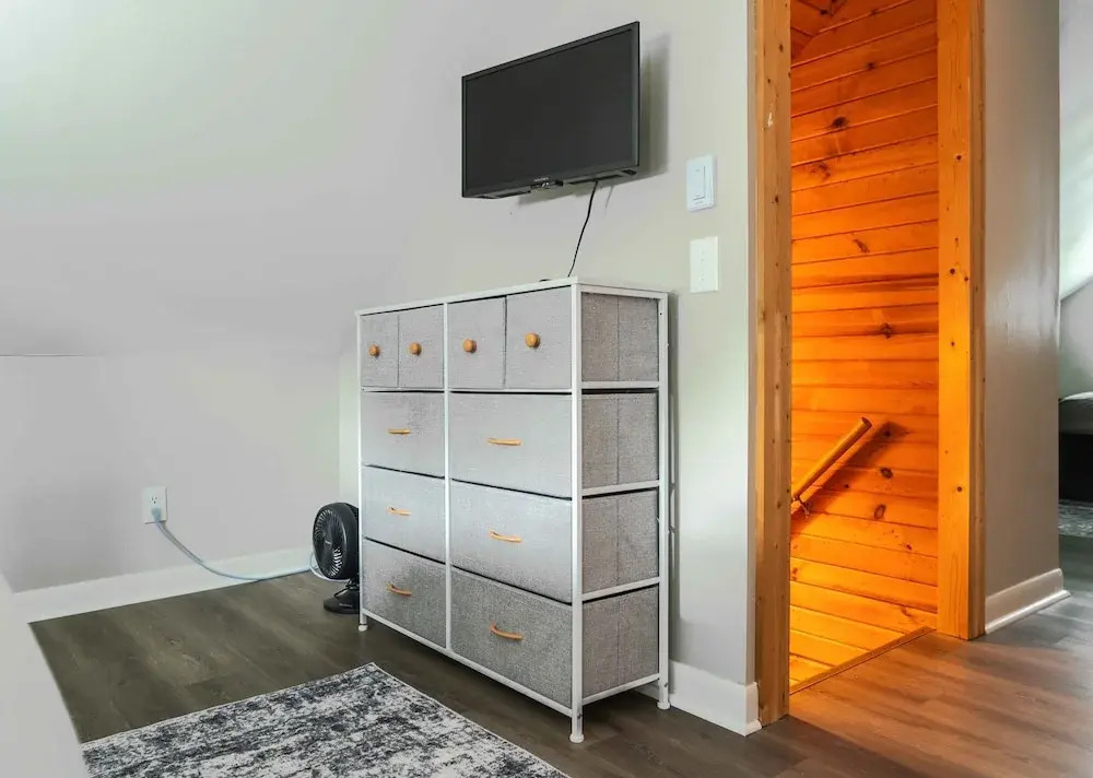 Pet Friendly Lake Geneva Getaway for 6!