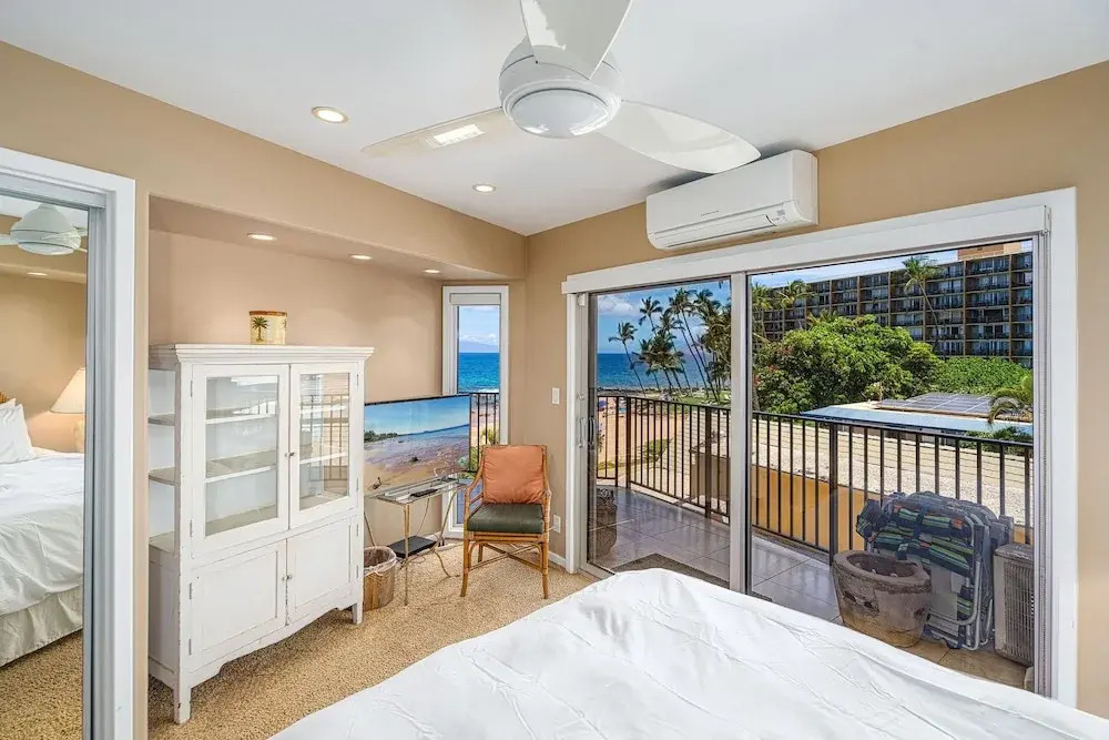 Oceanfront Hale Hui Kai 313 Large Lanai, AC, Incredible Views on Keawakapu Beach