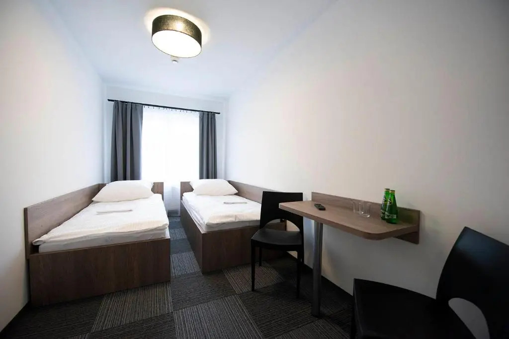 Hostel SMS FREE PARKING